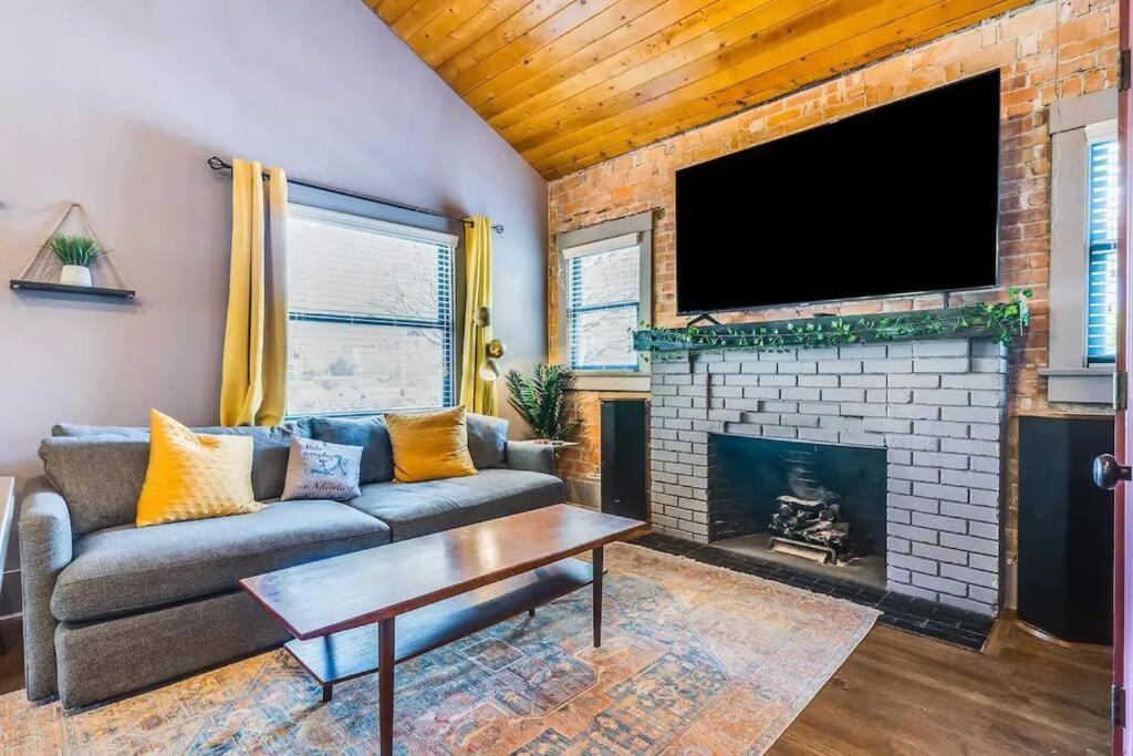 2Br Home W Parking Downtown Charm In Full Bloom! Тусон Экстерьер фото