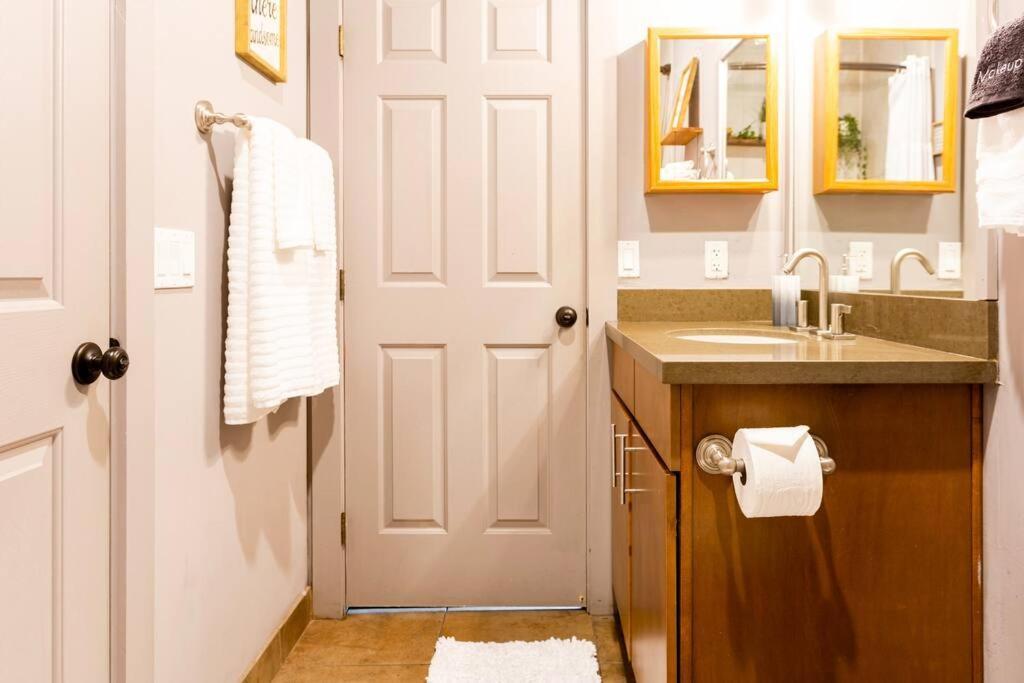 2Br Home W Parking Downtown Charm In Full Bloom! Тусон Экстерьер фото